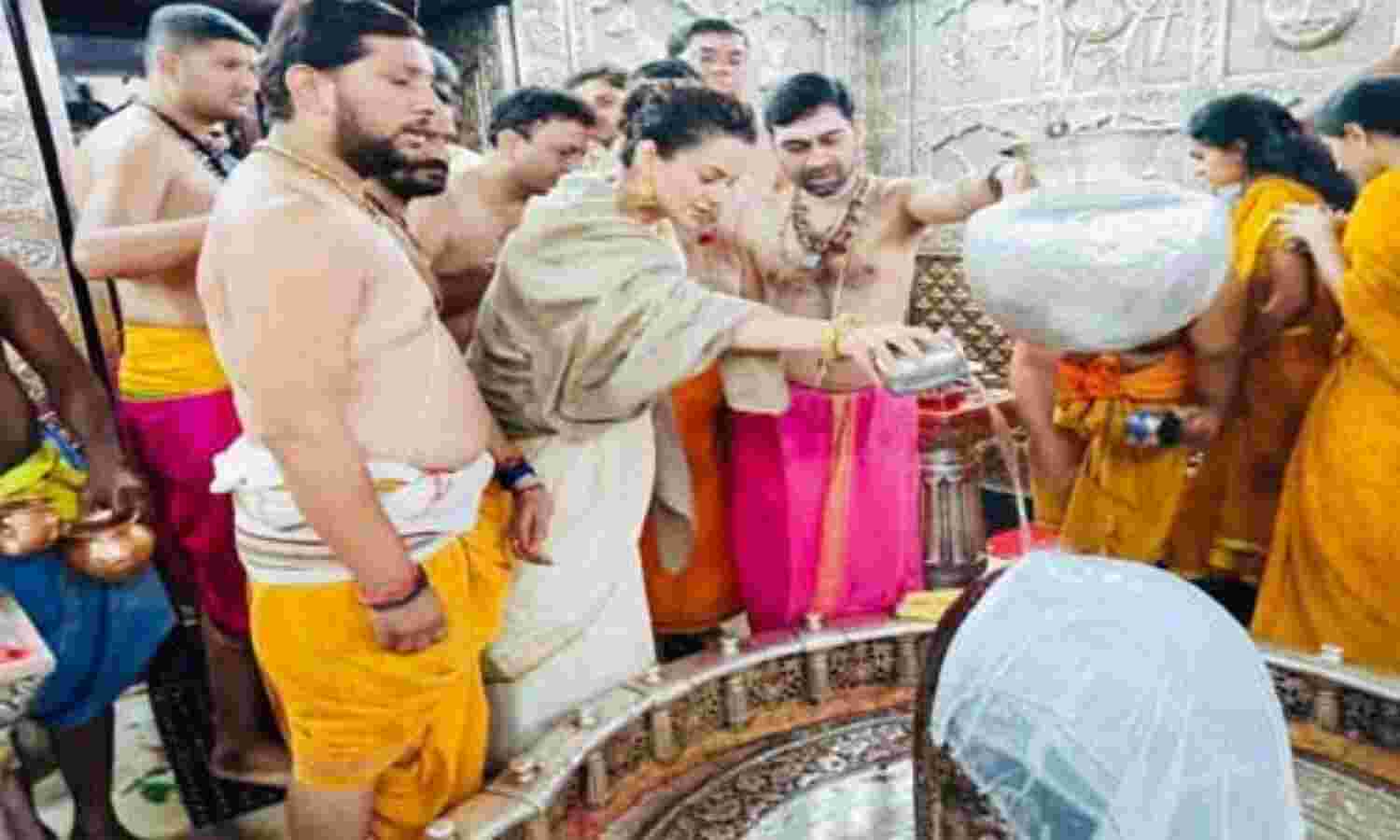 उज्जैन : महाकाल मंदिर पहुंचीं कंगना राणावत, भस्म आरती में हुईं शामिल