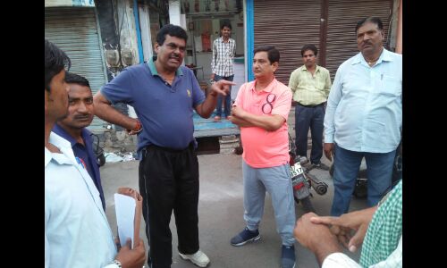 सफाई कार्य में लापरवाही पर सहायक स्वास्थ्य अधिकारियों को कारण बताओ नोटिस