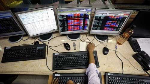 YES BANK के संकट से शेयर बाजार में हाहाकार, 25 प्रतिशत तक गिरे शेयर, सेंसेक्स 1450 अंक नीचे