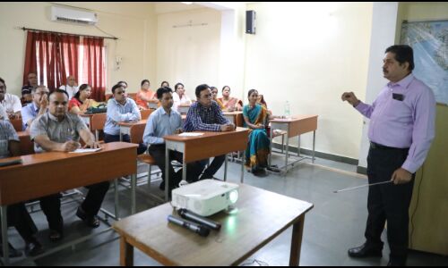 मतदान दलों का प्रथम चरण का प्रशिक्षण शुरू, अनुपस्थित 3 कर्मचारी निलंबित, 45 को नोटिस