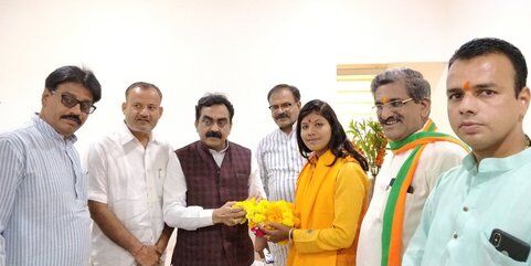 कांग्रेस की स्टार प्रचारक साध्वी प्रियंका भारती भाजपा में शामिल हुई कांग्रेस की स्टार प्रचारक साध्वी प्रियंका भारती भाजपा में शामिल हुई