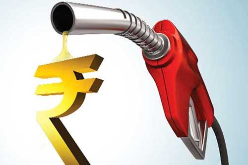 जानिए, अब पेट्रोल हो सकता है 4 रुपये तक सस्ता, पिछले एक महीने में 20 फीसद गिरा कच्चा तेल