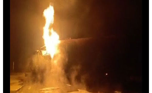 यमुना एक्सप्रेस-वे पर गैस टैंकरों में लगी भीषण आग, 5 गाड़ियां जलकर खाक, तीन झुलसे