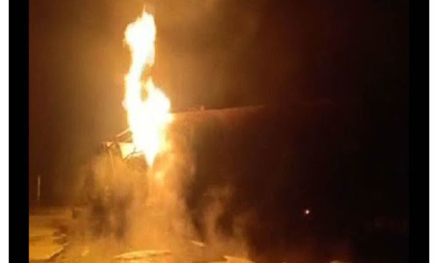 यमुना एक्सप्रेस-वे पर गैस टैंकरों में लगी भीषण आग, 5 गाड़ियां जलकर खाक, तीन झुलसे