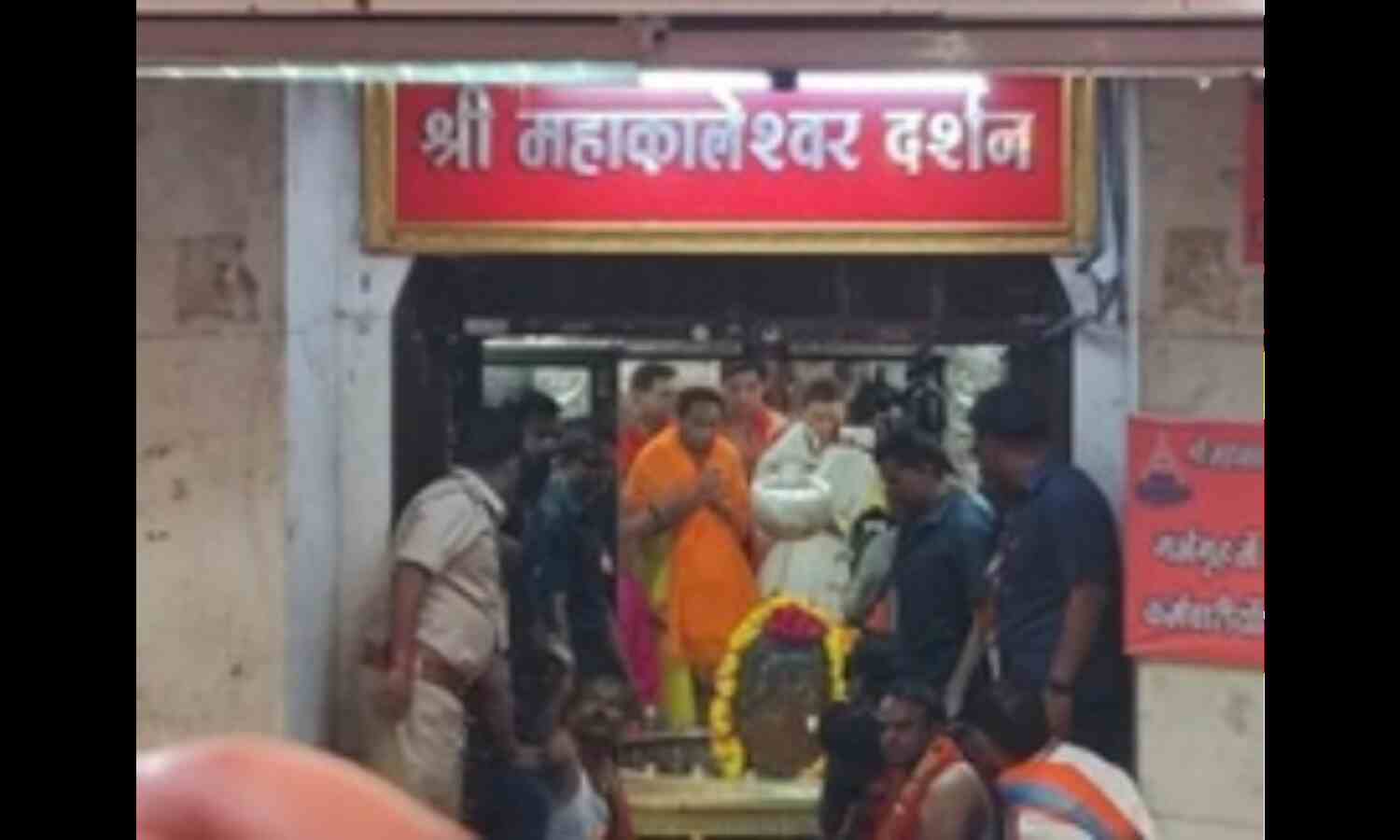 राहुल गांधी ने बाबा महाकाल के दरबार में किया पूजन-अभिषेक