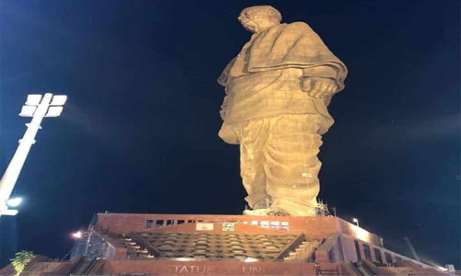 दुनिया की सबसे ऊंची मूर्ति का ताज