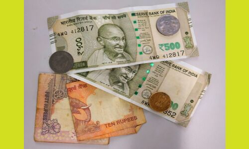 एक झटके में पैसा कमाने की लालसा कर रही बर्बाद!