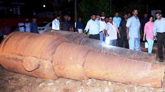 महाराष्ट्र राजभवन में 22 टन भारी दो प्राचीन जुड़वा तोप बरामद