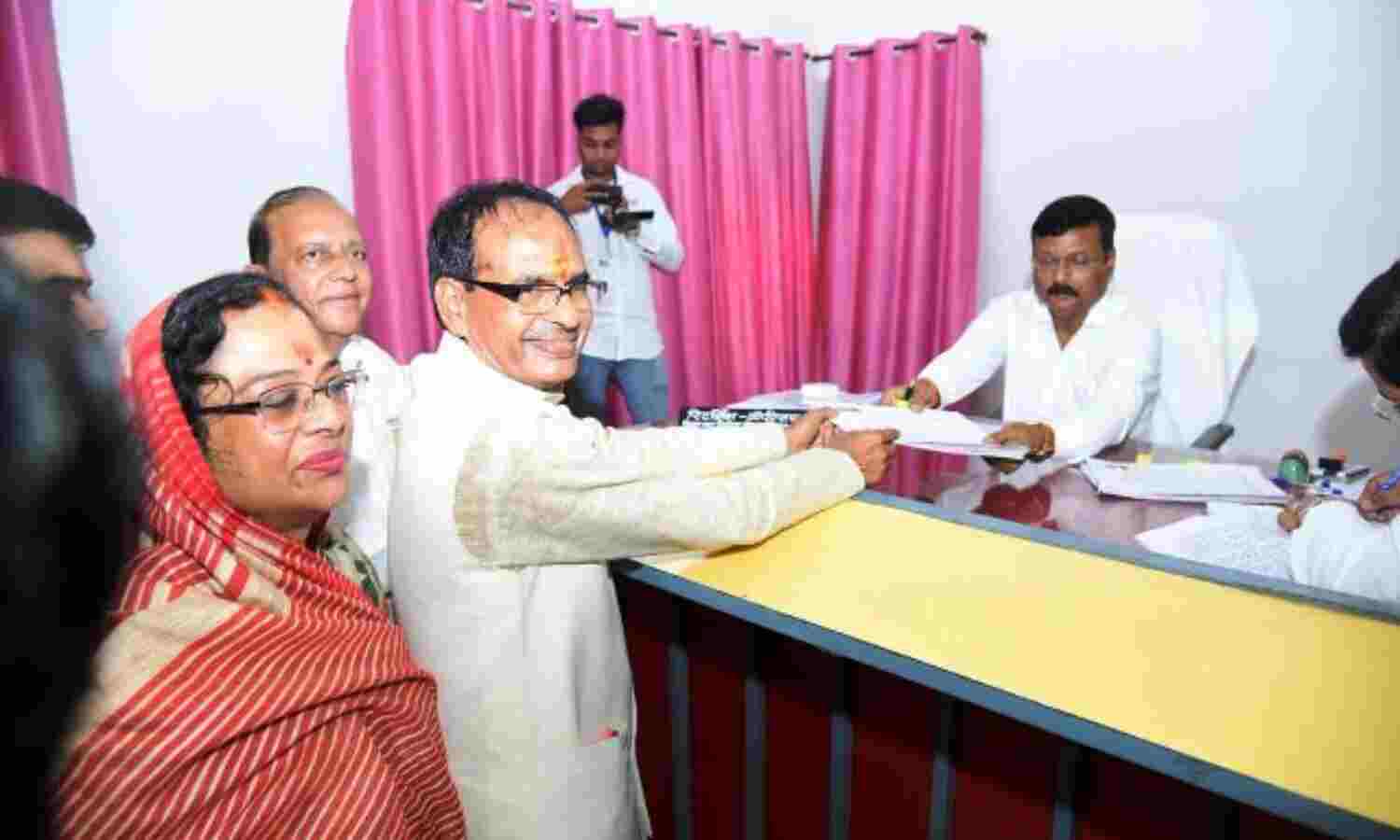 जनता मेरी भगवान, मैं उसका पुजारी: शिवराज सिंह जनता मेरी भगवान, मैं उसका पुजारी: शिवराज सिंह