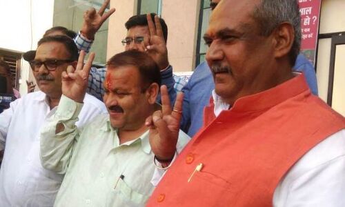 नारायण सिंह बिना पर्चा भरे लौटे, सतीश सिकरवार ने जमा किया नामांकन फॉर्म