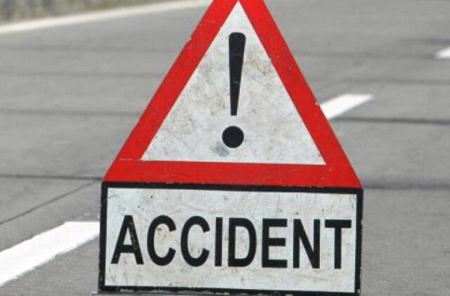 सीवान में पिकअप वैन की ट्रक से भीषण टक्कर, 7 लोगों की मौत, 9 घायल