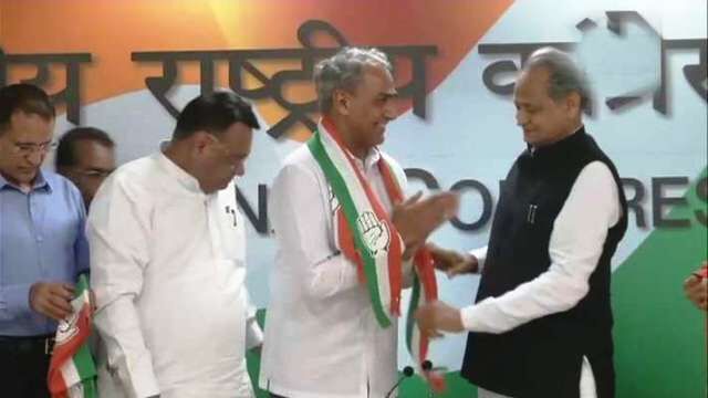 भाजपा सांसद हरीश मीणा कांग्रेस में शामिल, गहलोत- पायलट भी लड़ेंगे विधानसभा चुनाव
