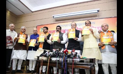 भाजपा का दृष्टि पत्र मैनिफेस्टो जारी, 12वीं क्लास में 75 फीसद अंक लाने वाली लड़कियों को स्कूटी