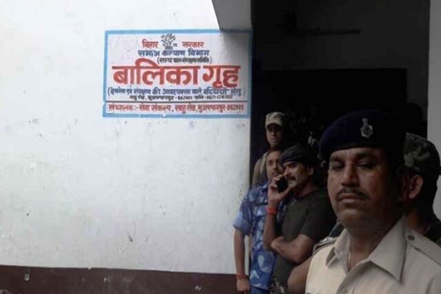 शेल्टर होम मामले में 24 घंटे के भीतर एफआईआर दुरुस्त करे बिहार सरकार : सुप्रीम कोर्ट शेल्टर होम मामले में 24 घंटे के भीतर एफआईआर दुरुस्त करे बिहार सरकार : सुप्रीम कोर्ट