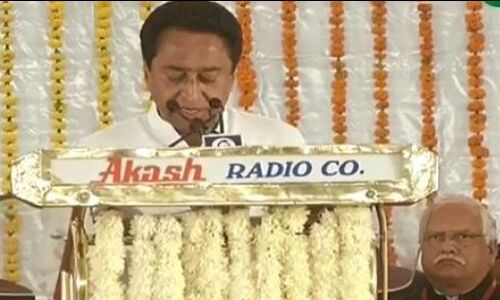 18वें मुख्यमंत्री के तौर पर कमलनाथ ने ली शपथ, राजस्थान की तरह सिंधिया को नहीं बनाया उपमुख्यमंत्री