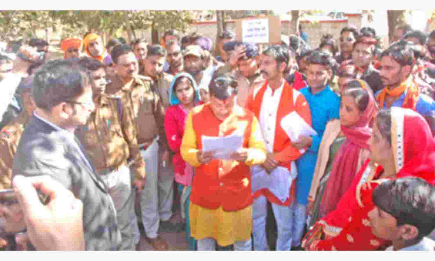 कैन्ट टीआई के खिलाफ लामबंद हुआ बजरंगदल