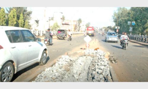 पुल मरम्मत में बरती जा रही लापरवाही