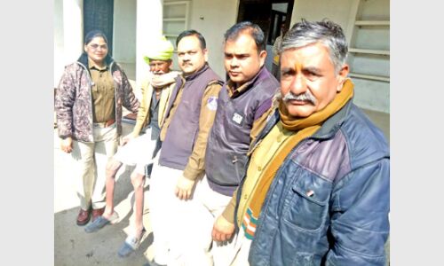 चलने-फिरने से लाचार बुजुर्ग भगोड़ा, पुलिस ने अथक प्रयासों से दबोचा