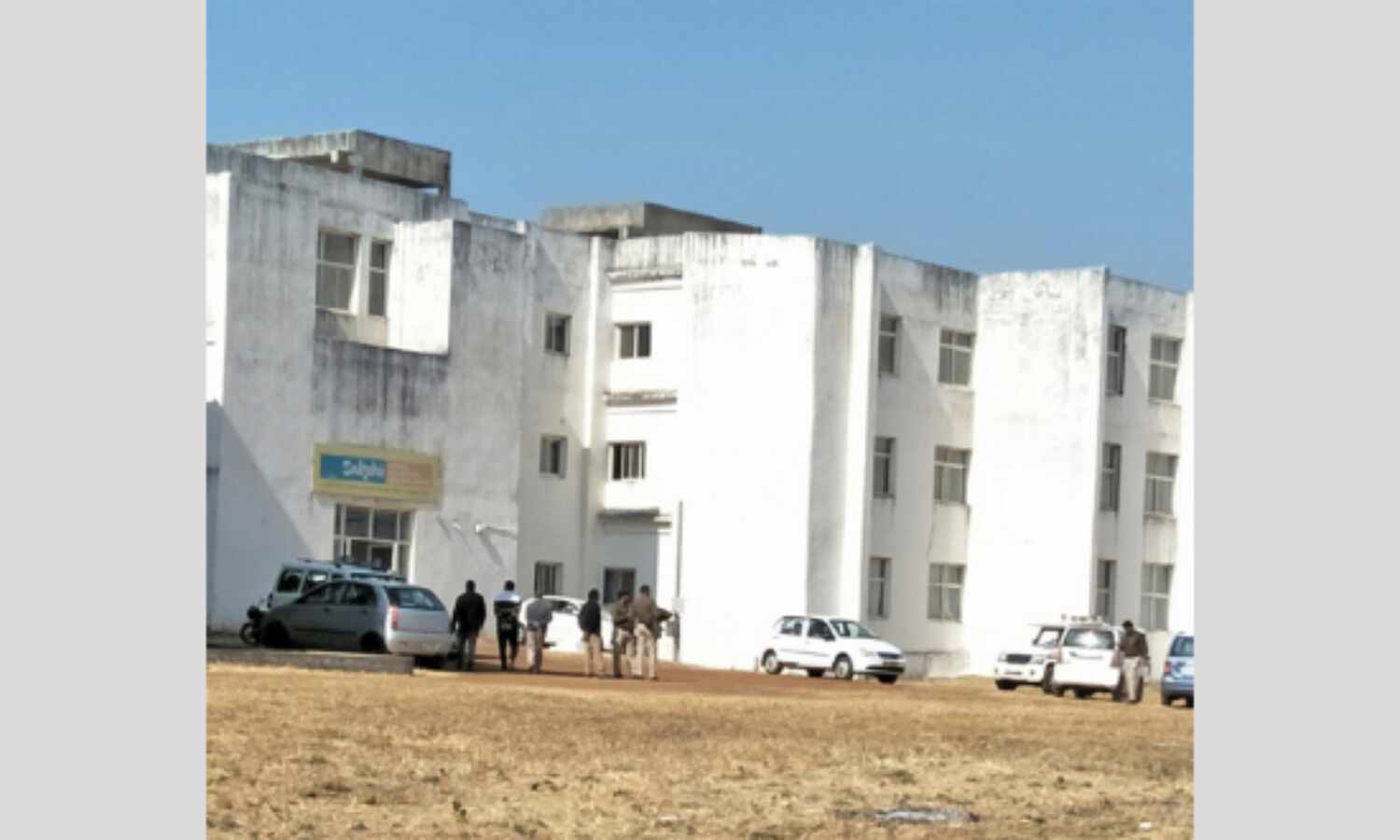 मुन्ना भाई एमबीबीएस की तर्ज पर जुटाईं साक्षी में व्यवस्थाएं जांच से पहले बुलाए गए मरीज, खड़े किए चिकित्सक