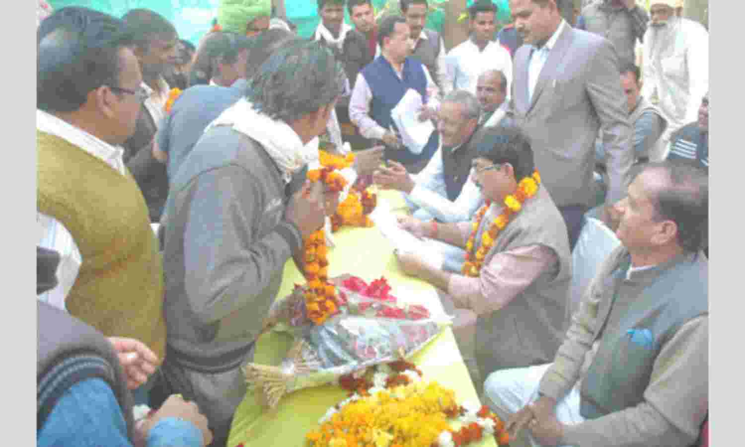 श्रम मंत्री दरबार में बोले :  जनसमस्या निराकरण में ढिलाई बर्दाश्त नहीं, पूर्व मंत्री ने कहा : हार कर भी जीता हूँ मैं