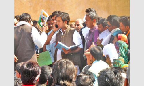 रजिस्टर खोलकर जरुरतमंदों को नाम से बुलाते गए जयवर्धन