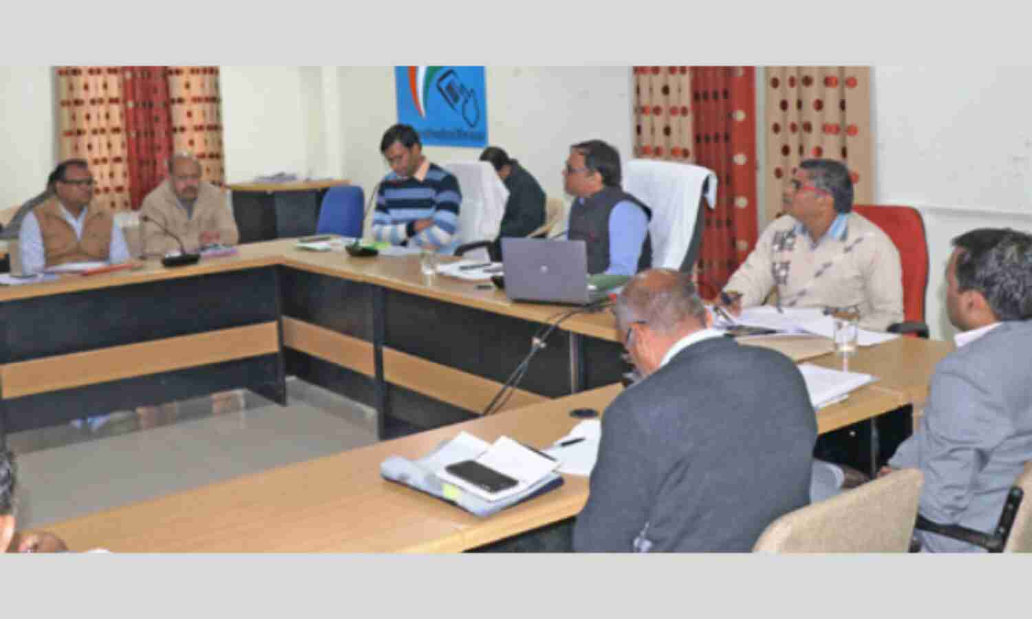 लेटलतीफों अधिकारियों की बैठक में नो एंट्री