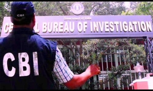 सीबीआई ने नोएडा के पूर्व आयकर आयुक्त के 13 ठिकानों पर मारे छापे सीबीआई ने नोएडा के पूर्व आयकर आयुक्त के 13 ठिकानों पर मारे छापे
