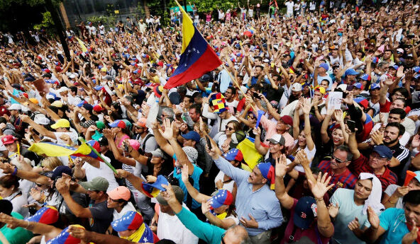 वेनेजुएला में संवैधानिक संकट, नेता प्रतिपक्ष जुआन गाइडो ने खुद को राष्ट्रपति घोषित किया