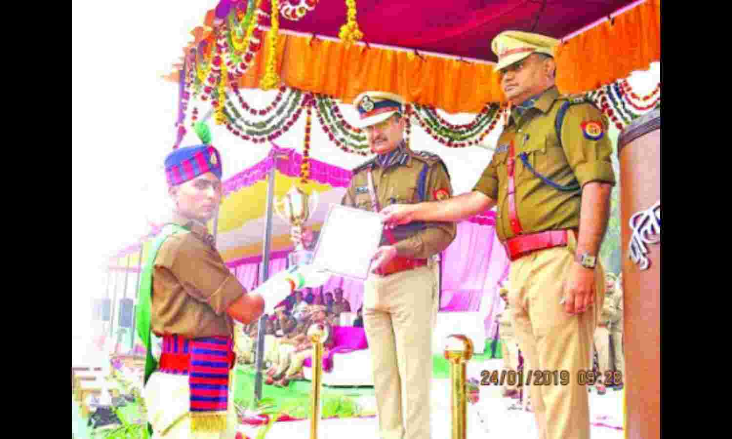 समारोह में प्रशिक्षु कांस्टेबिलों को डीआईजी   ने दिलाई कर्तव्य निष्ठा की शपथ