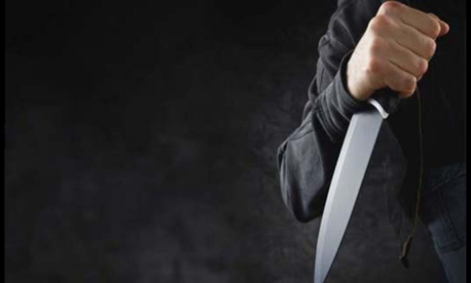 दबंगों की शिकायत कर थाने से लौट रहे वृद्ध की थाने के सामने हत्या