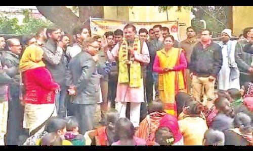 शासन की बेरूखी से संविदा कर्मचारियों में बढ़ रही है नाराजगी