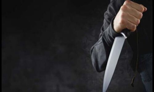 दबंगों की शिकायत कर थाने से लौट रहे वृद्ध की थाने के सामने हत्या