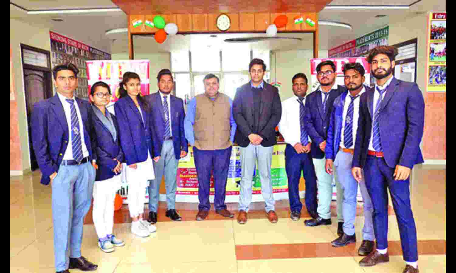 राजीव एकेडमी के आठ छात्रों का आईसीआईसीआई में चयन