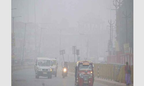 फरवरी में कड़ाके की सर्दी से गड़बड़ाई दिनचर्या