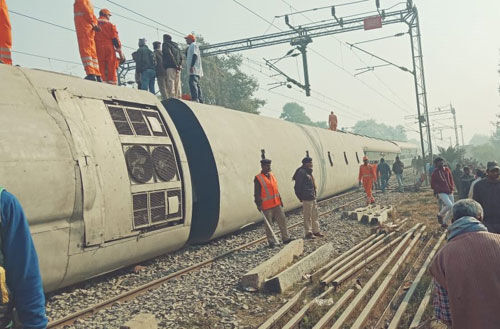 रेलवे का हेल्प लाइन नंबर जारी, रेलमंत्री ने जताया शोक