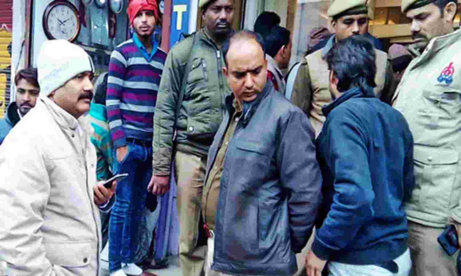 शहर में एक ही रात में चोरों ने दो सर्राफा सहित तीन दुकानों को बनाया निशाना