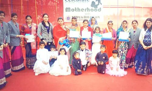 विद्या भवन स्कूल में मातृत्व दिवस का आयोजन