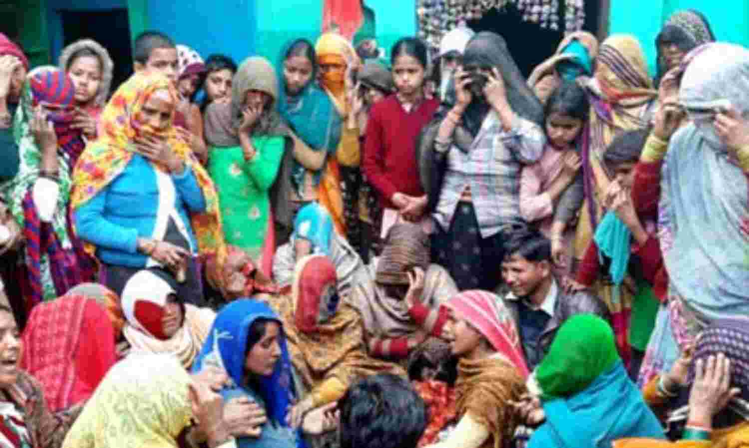 घर के बाहर खेल रहे मासूम को स्कूल बस ने रौंदा, मौत