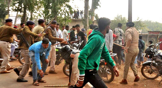 गौवंश से लेकर हंगामा, ट्रक पर पथराव