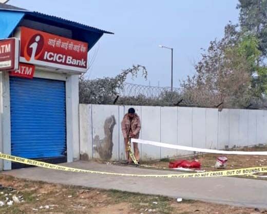 36 लाख रुपयों से भरा एटीएम उखाड़ ले गए चोर