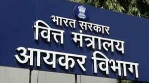 मथुरा में दो स्थानों पर पहुंची आयकर विभाग की टीम