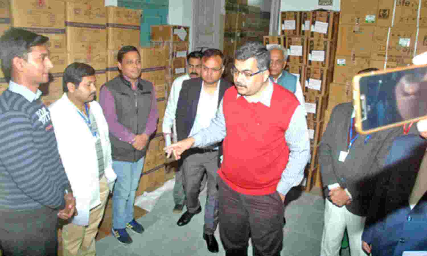 स्वास्थ्य आयुक्त ने जांचा अस्पताल का स्वास्थ्य और बोले : ठीक चल रही है नब्ज, रक्तचाप भी बेहतर