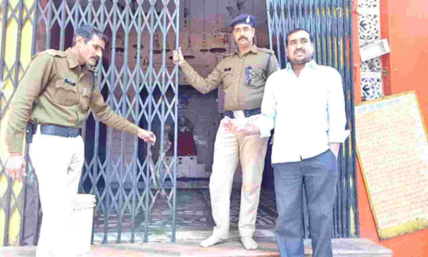 माँ दुर्गा मंदिर में चोरों का धावा माँ दुर्गा मंदिर में चोरों का धावा