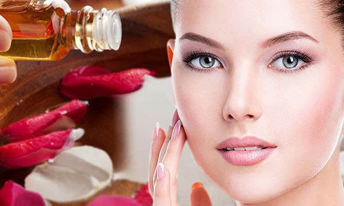 चेहरे की खूबसूरती को और सुंदर करने के लिए करें गुलाब जल का उपयोग