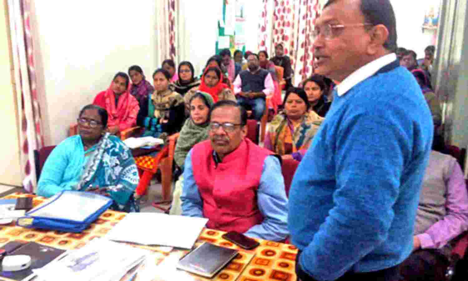 प्रशिक्षण देकर समझाया भ्रूण हत्या बंद हो, बेटी बचाओ, बेटी पढ़ाओ प्रशिक्षण देकर समझाया भ्रूण हत्या बंद हो, बेटी बचाओ, बेटी पढ़ाओ