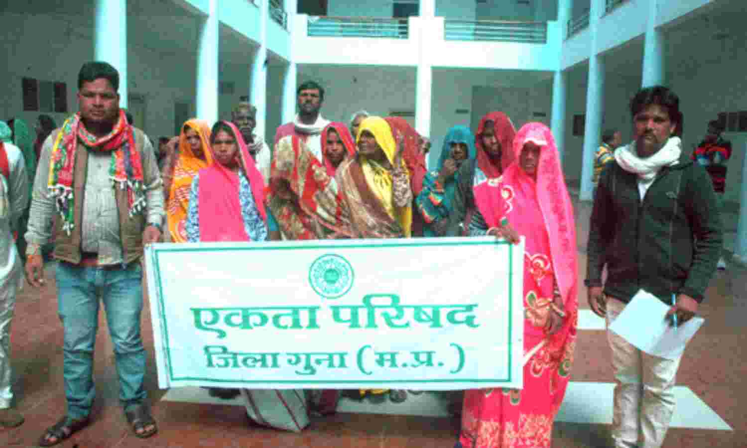 लोगों को न घर, न जमीन का पट्टा लोगों को न घर, न जमीन का पट्टा