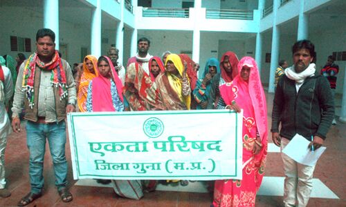 लोगों को न घर, न जमीन का पट्टा