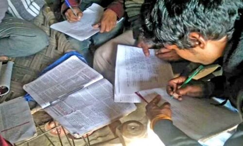 हाईस्कूल हिन्दी परीक्षा में एक मुन्ना भाई सहित तीन नकलची पकड़े