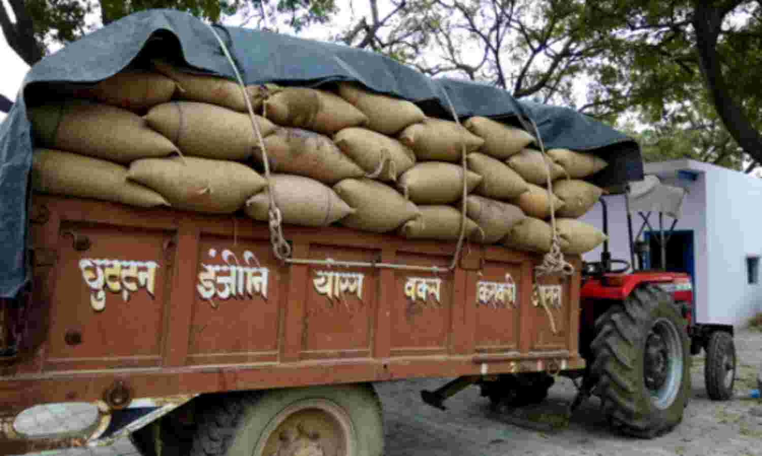 कालाबाजारी को जाती 140 गेहूँ की बोरी सहित एक पकड़ा कालाबाजारी को जाती 140 गेहूँ की बोरी सहित एक पकड़ा