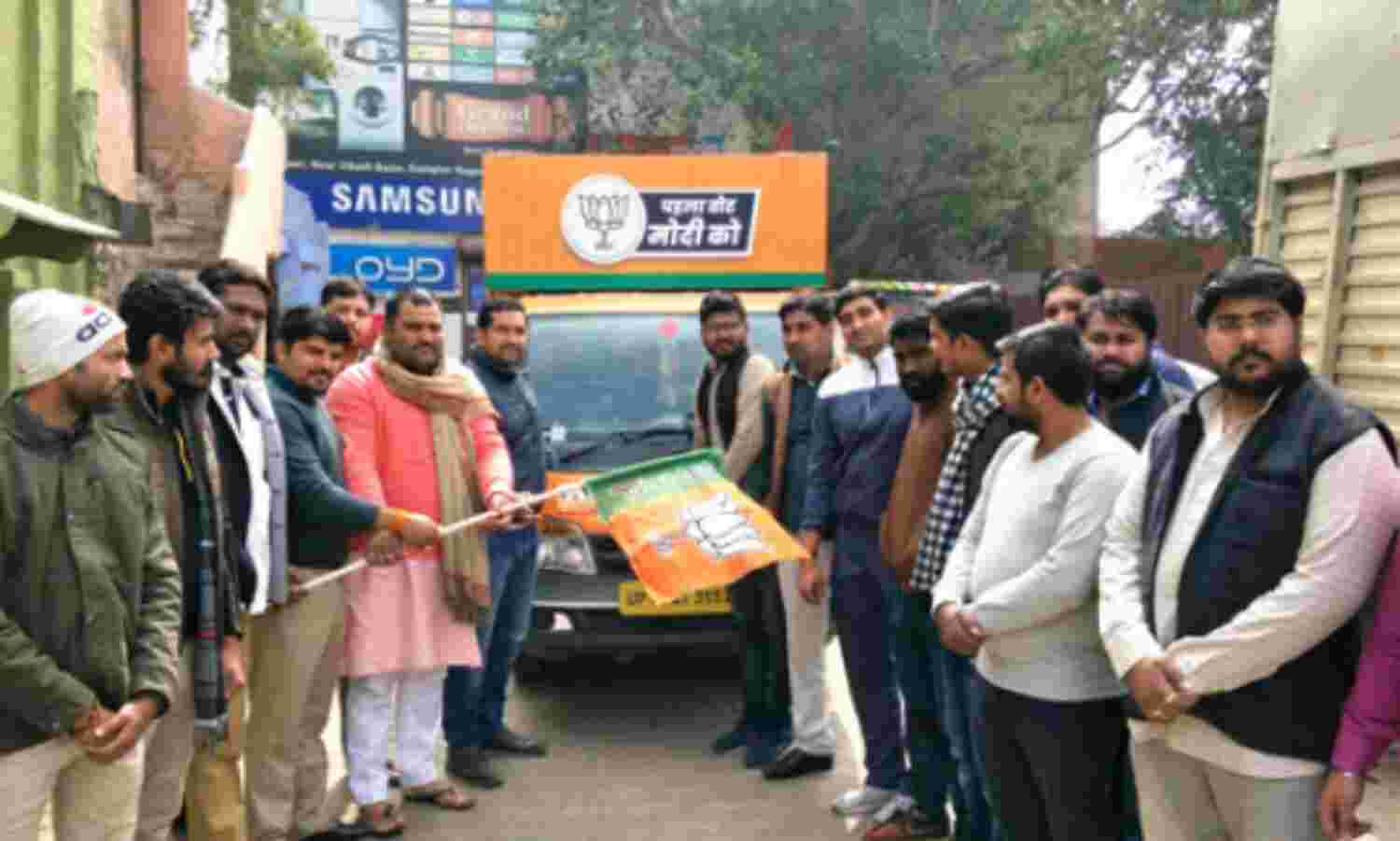 पहला वोट मोदी को संकल्प अभियान रथ पहुंचा पहला वोट मोदी को संकल्प अभियान रथ पहुंचा